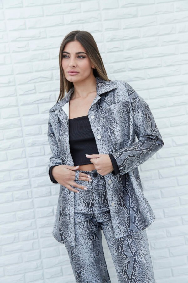 SOBRECAMISA OVERSIZE CUERINA SNAKE