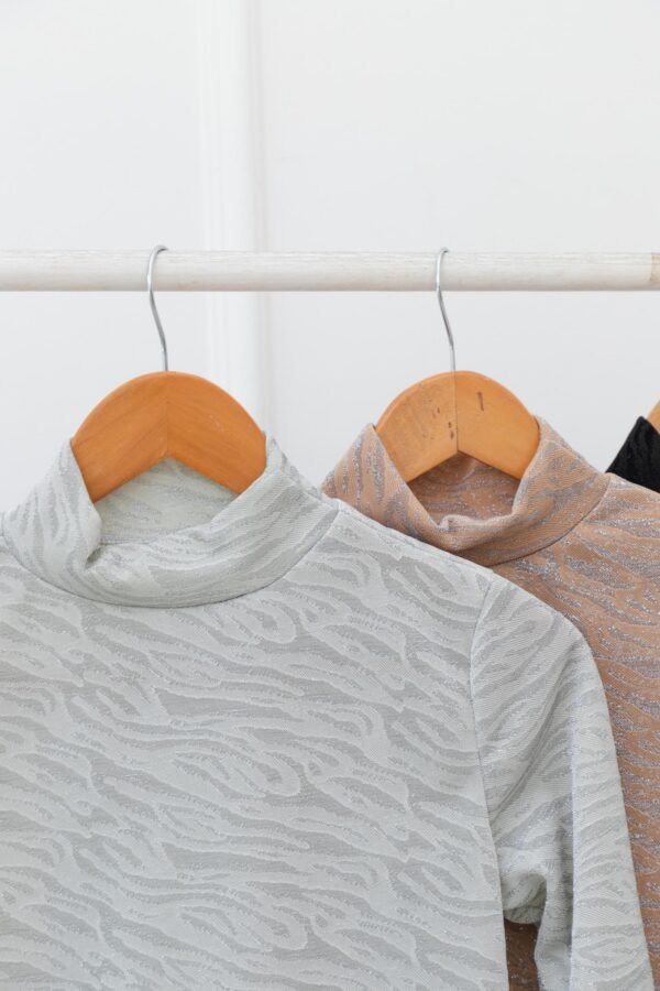 OFERTA POLERA BASICA CEBRA LUREX