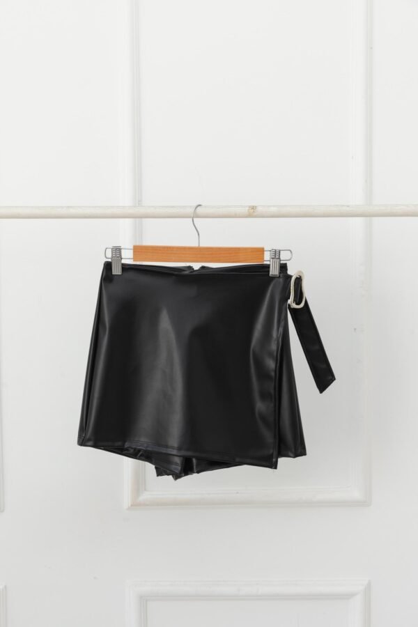 SHORT POLLERA LIA CUERINA