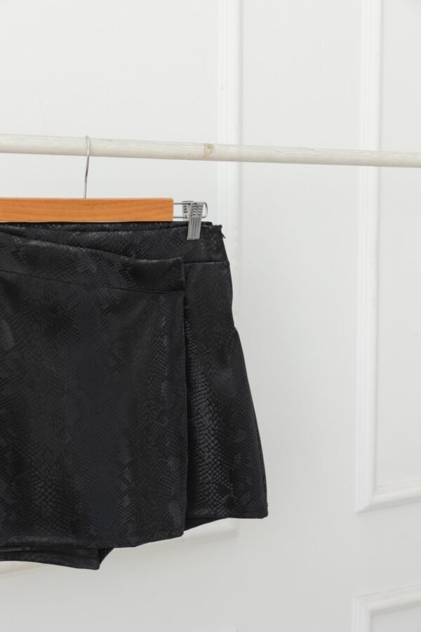 SHORT POLLERA CUERINA SNAKE