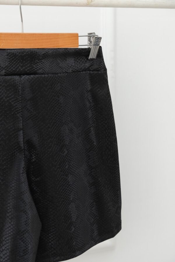 SHORT POLLERA CUERINA SNAKE