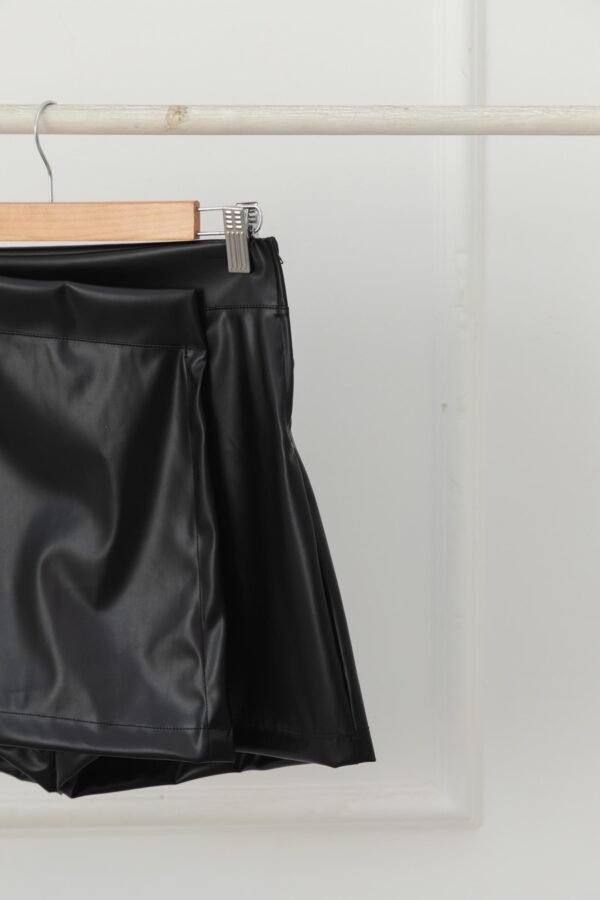 SHORT POLLERA CUERINA