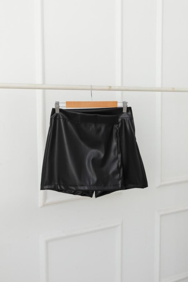 SHORT POLLERA CUERINA