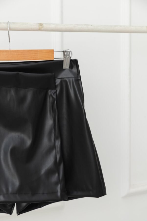 SHORT POLLERA CUERINA