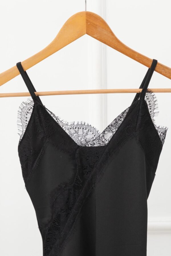 VESTIDO UMA PUNTILLA