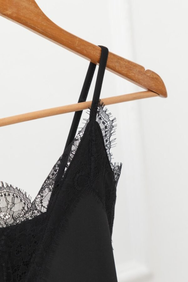 VESTIDO UMA PUNTILLA