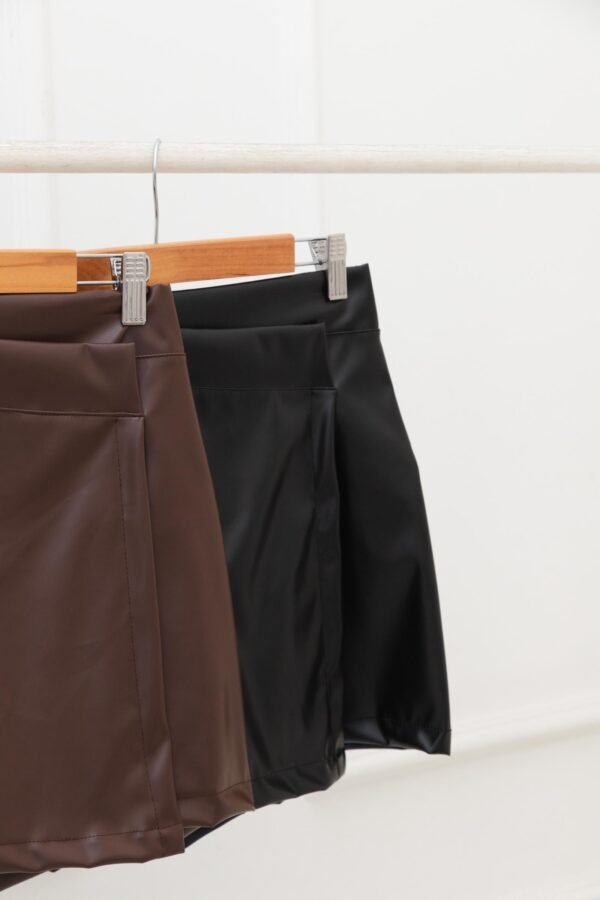 SHORT POLLERA CUERINA