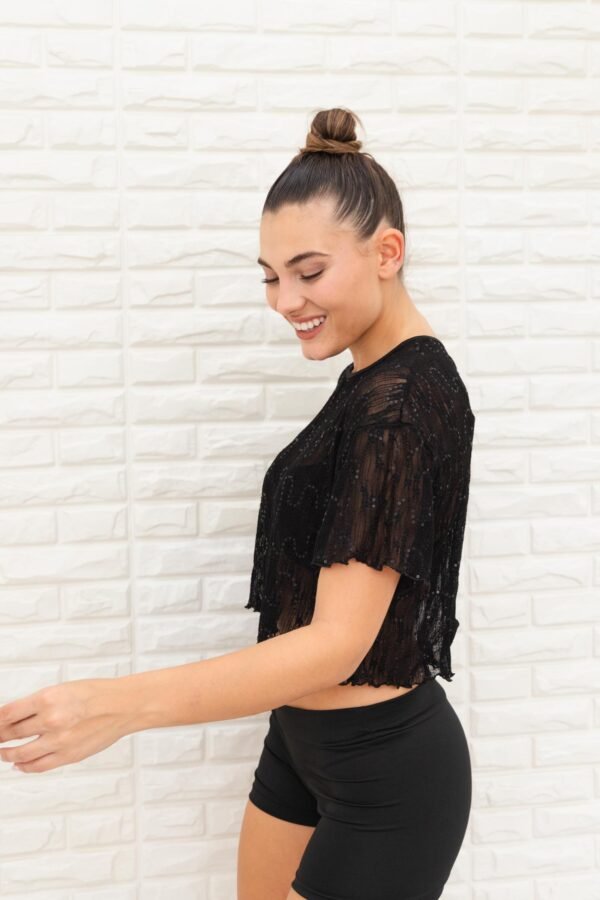 REMERA OVERSIZE ENCAJE LENTEJUELAS