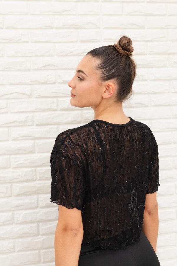 REMERA OVERSIZE ENCAJE LENTEJUELAS