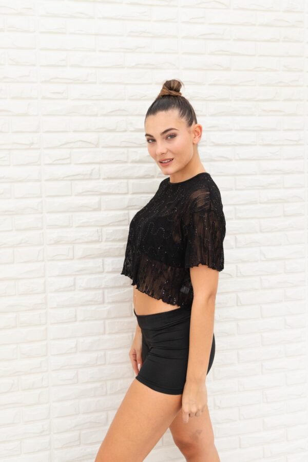 REMERA OVERSIZE ENCAJE LENTEJUELAS