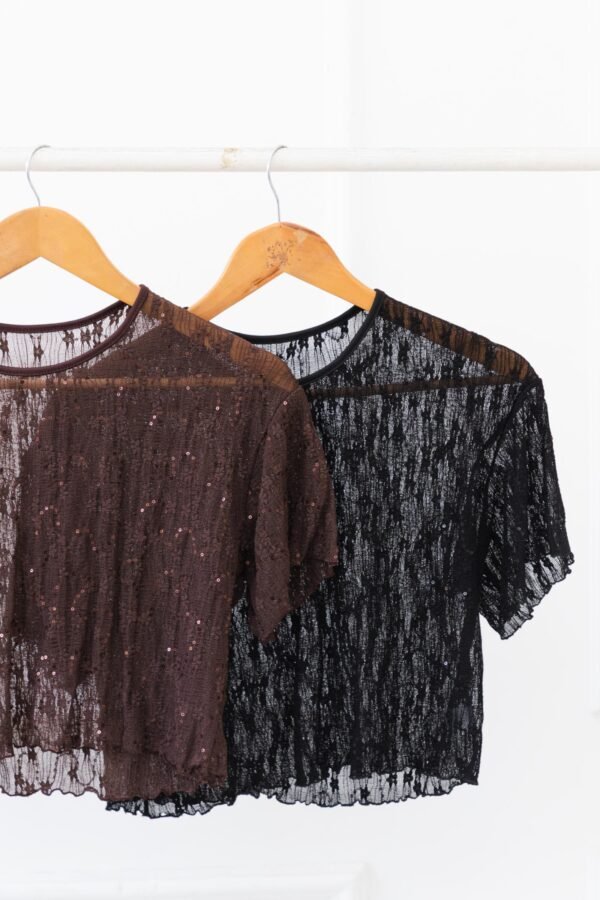 REMERA OVERSIZE ENCAJE LENTEJUELAS