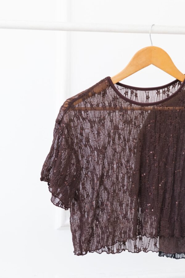 REMERA OVERSIZE ENCAJE LENTEJUELAS
