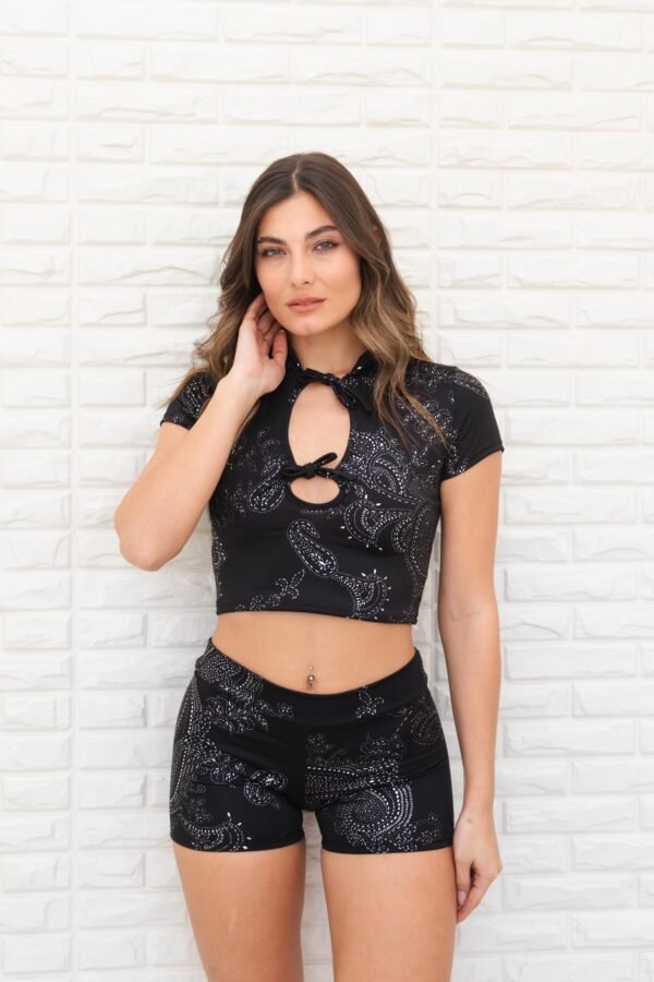 REMERA TINA LYCRA ARABESCOS