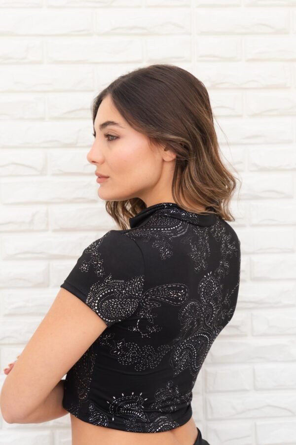 REMERA TINA LYCRA ARABESCOS