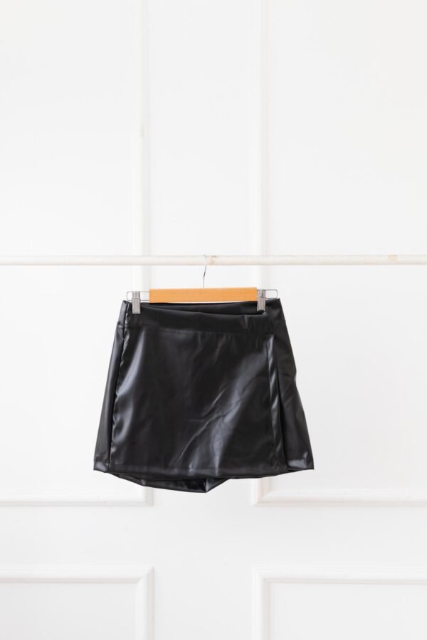 SHORT POLLERA CUERINA