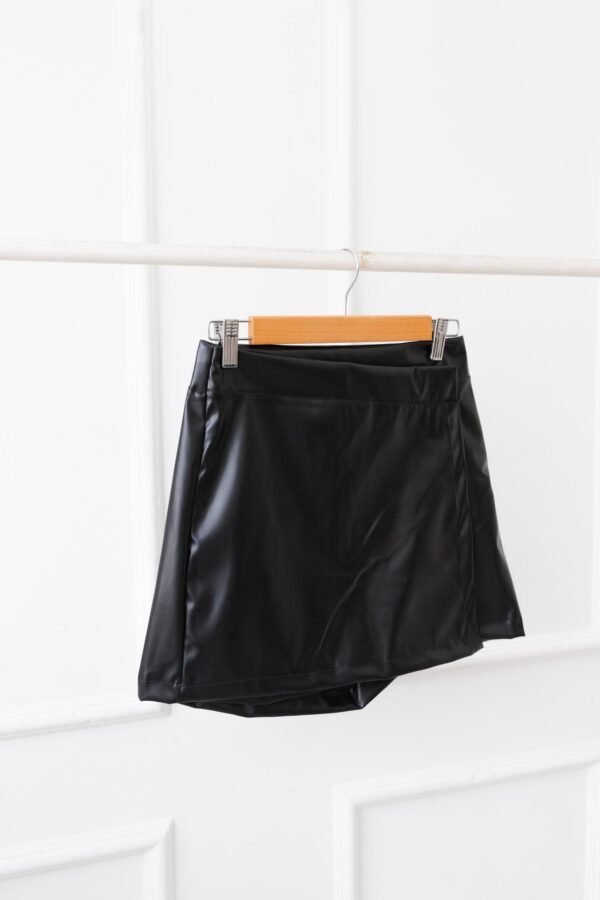 SHORT POLLERA CUERINA