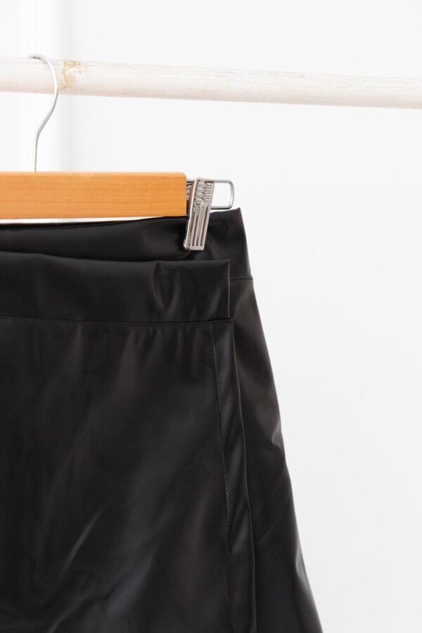 SHORT POLLERA CUERINA