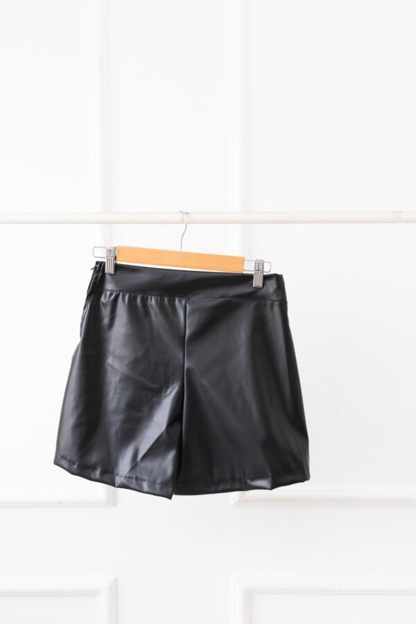 SHORT POLLERA CUERINA