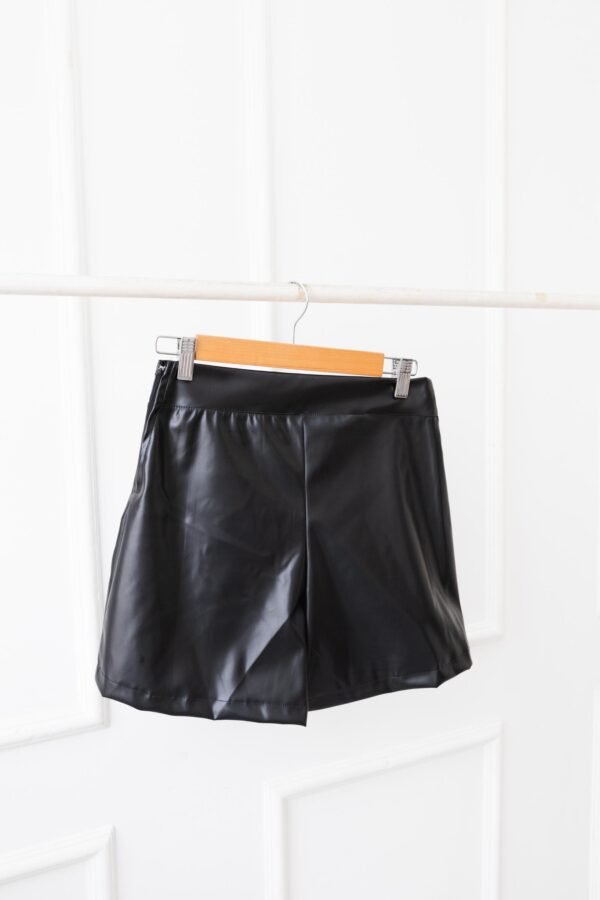 SHORT POLLERA CUERINA