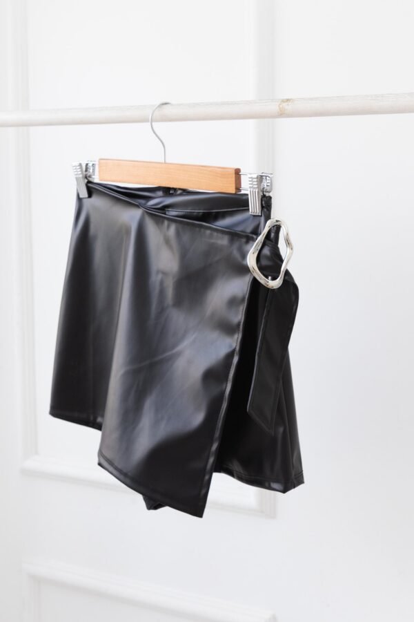 SHORT POLLERA LIA CUERINA