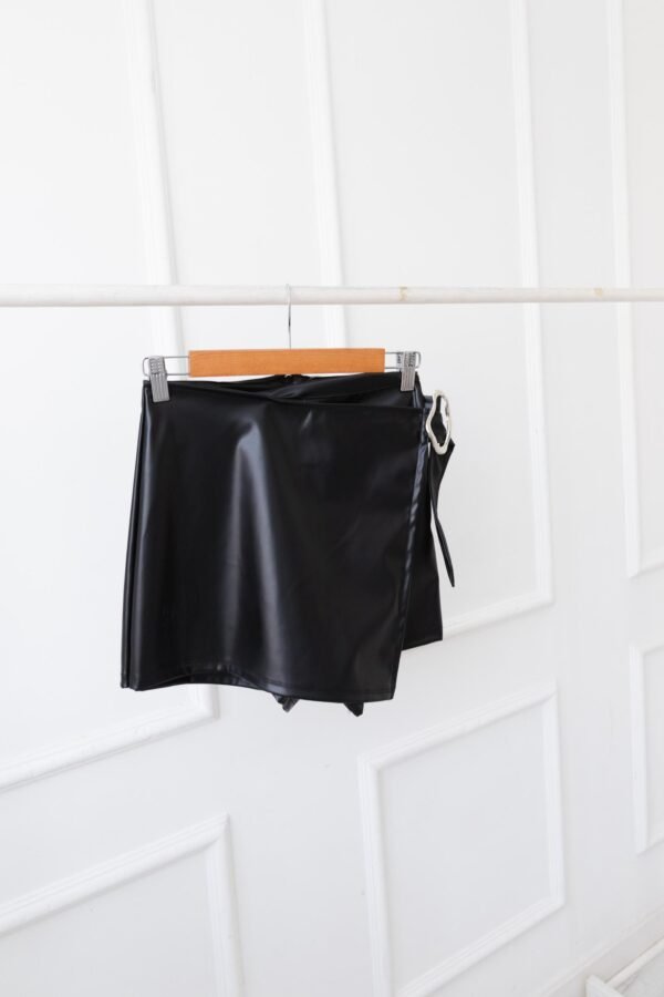SHORT POLLERA LIA CUERINA