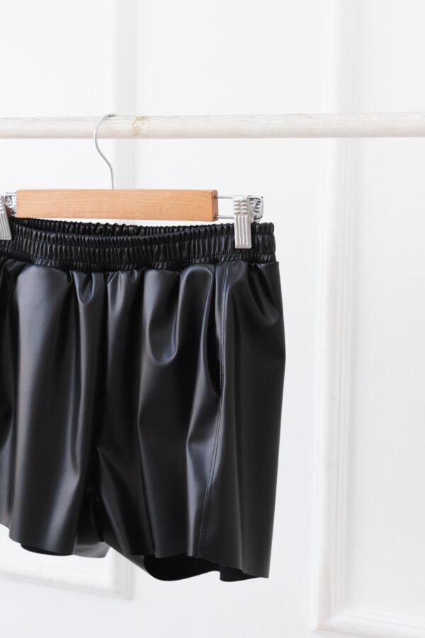 SHORT BABE CUERINA