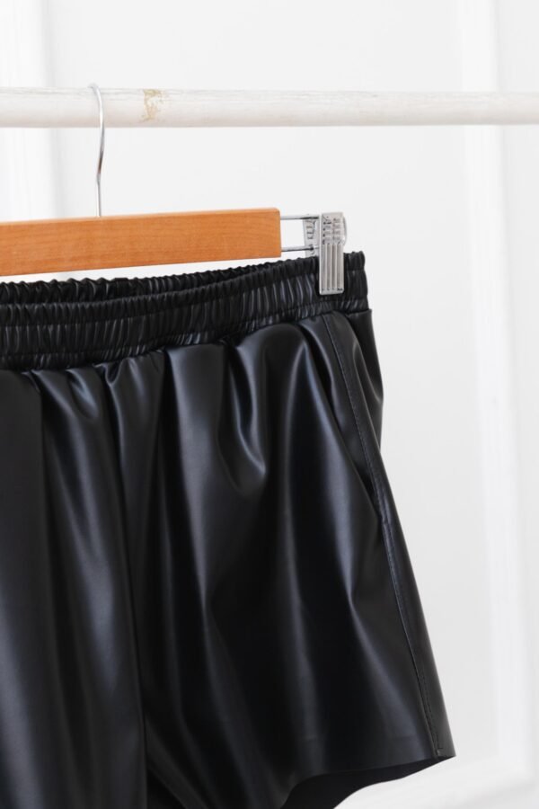 SHORT BABE CUERINA