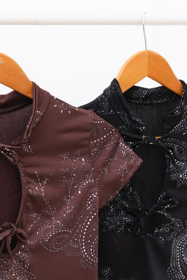 REMERA TINA LYCRA ARABESCOS