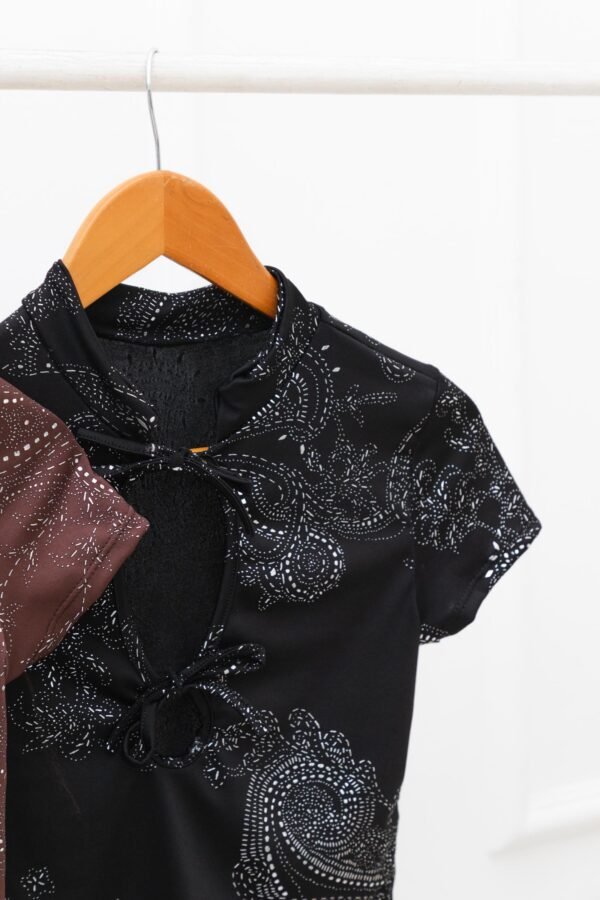 REMERA TINA LYCRA ARABESCOS