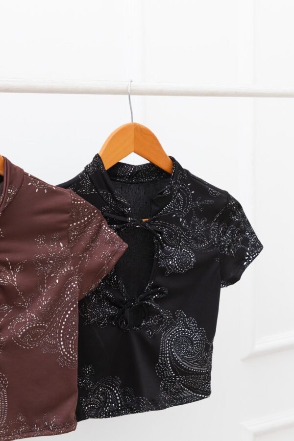 REMERA TINA LYCRA ARABESCOS